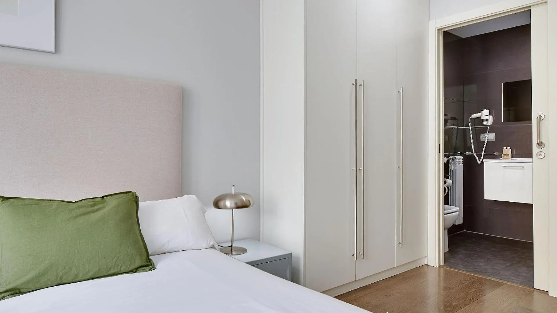 The Rentals Collection - Gros Arena I San Sebastian Apartment