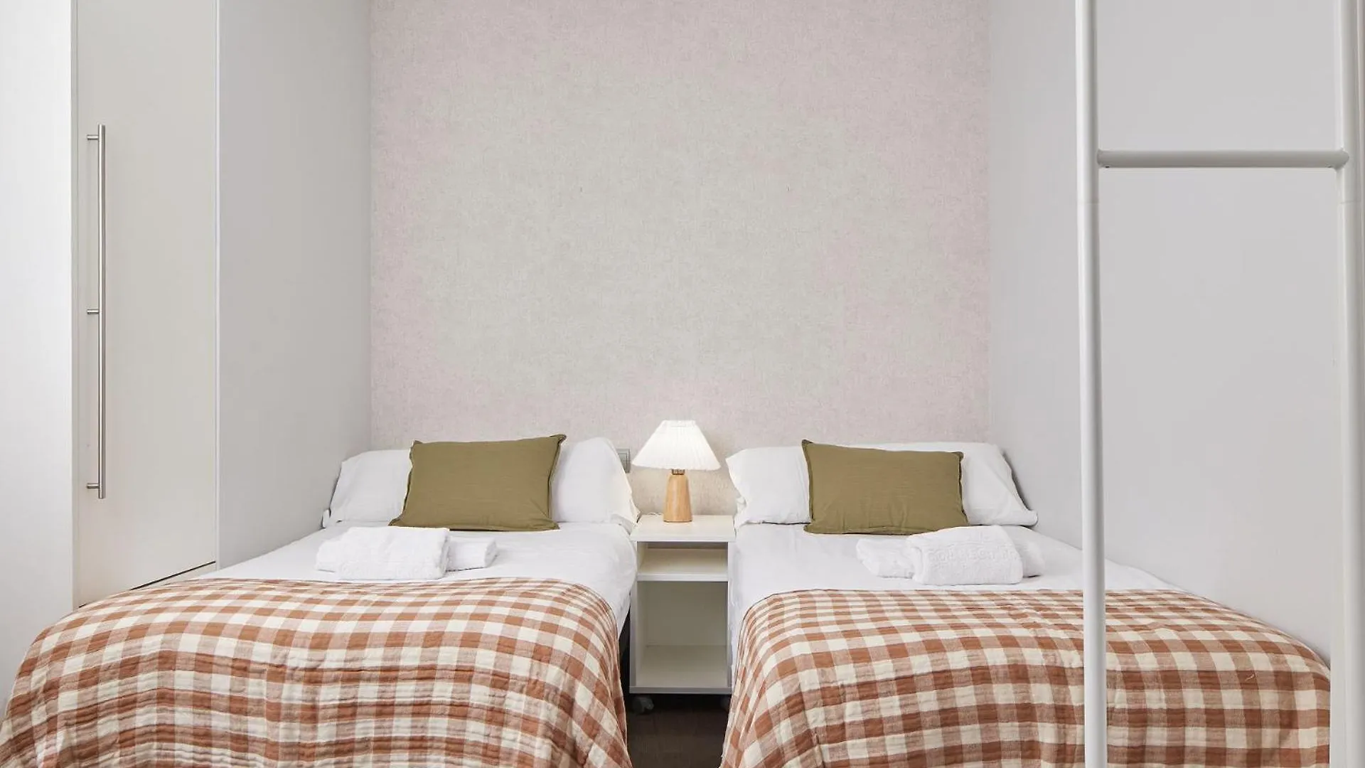 The Rentals Collection - Gros Arena I San Sebastian Apartment